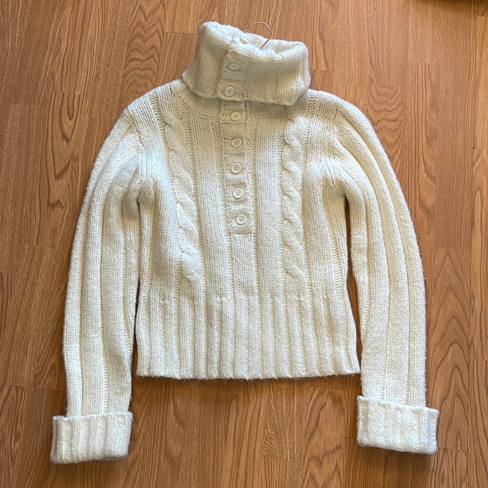 Creamy color knit turtleneck sweater